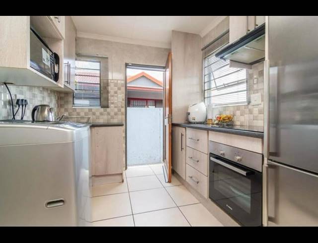 3 BEDROOM PROPERTY TO RENT IN FLEURHOF
